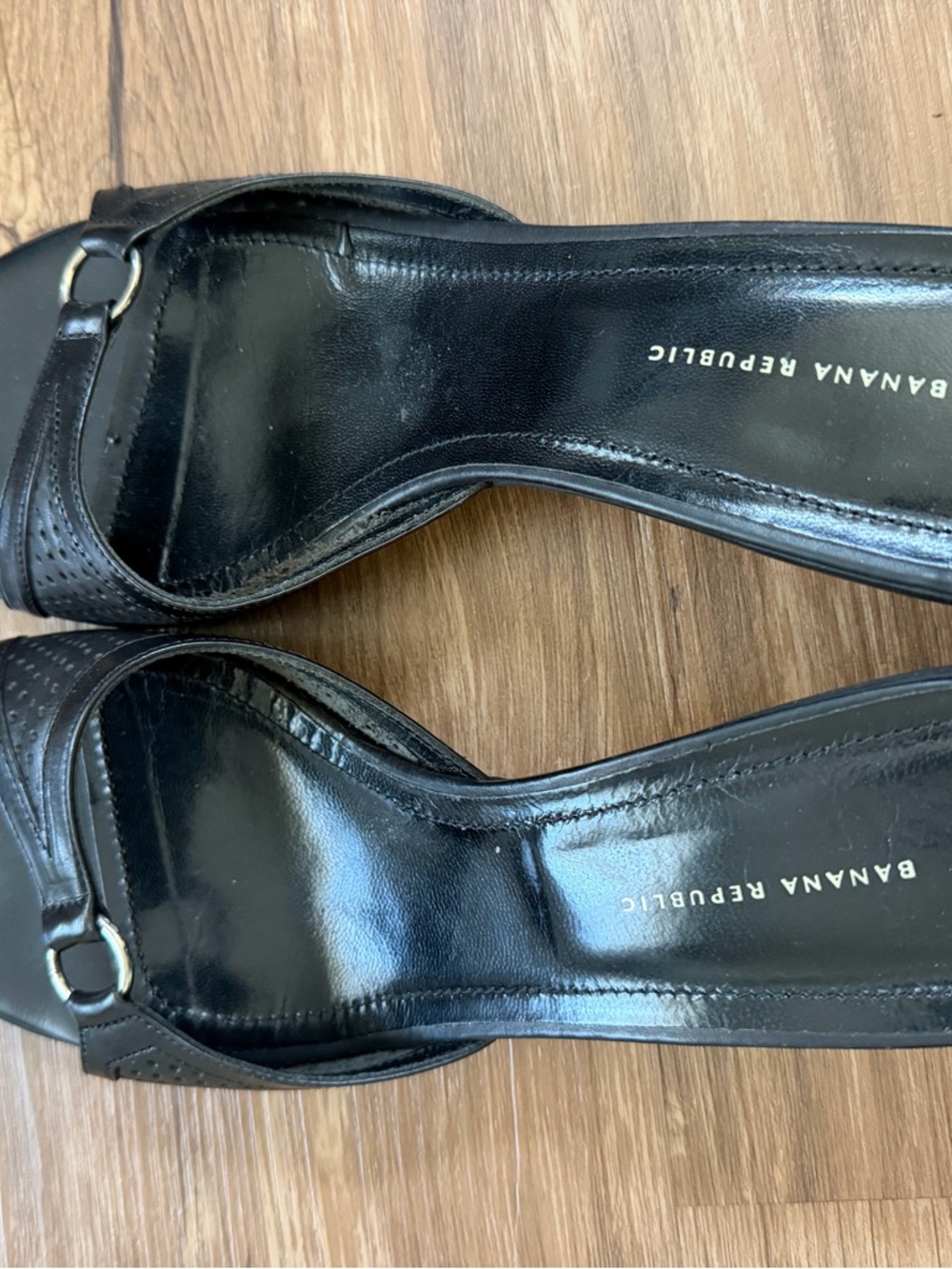 Vintage Banana Republic Black Leather Open-Toe Kitten Heel Mule kitten heels - Picture 6 of 9